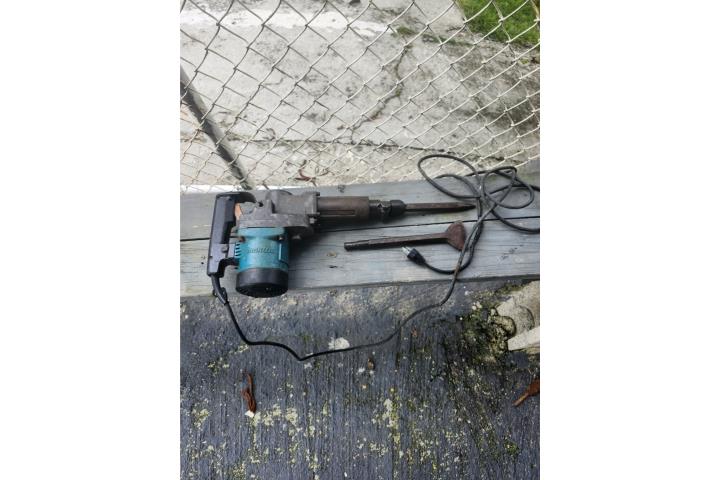 Chipping hammer Makita