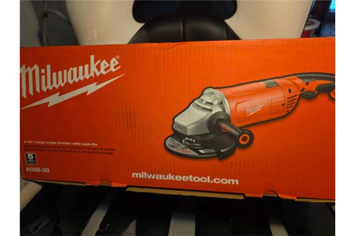 Grinder pulidora Milwaukee 15 amp 7/9 pulgada