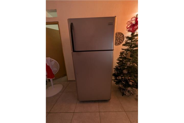 Se vende nevera frigdaire stainless steel en , Puerto Rico