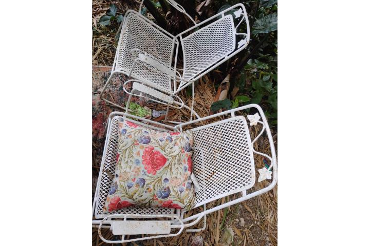 2 sillas mesedoras de metal , Puerto Rico