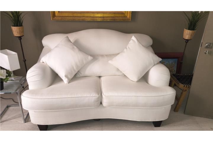 SOFA LOVESEAT BLANCO FINO $600, Puerto Rico