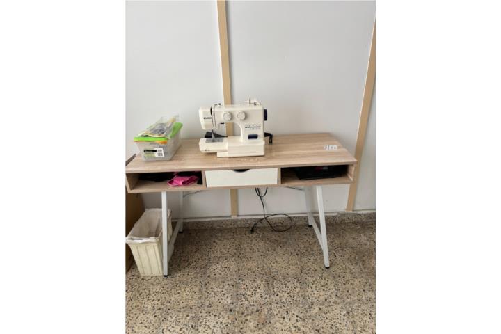 Maquina de coser y mesa , Puerto Rico