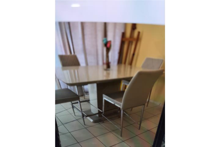 Juego de Comedor de 4 Sillas alto 600, Puerto Rico