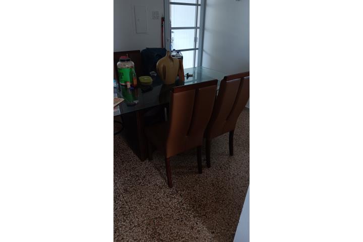 Mesa de comedor en cristal base en madera