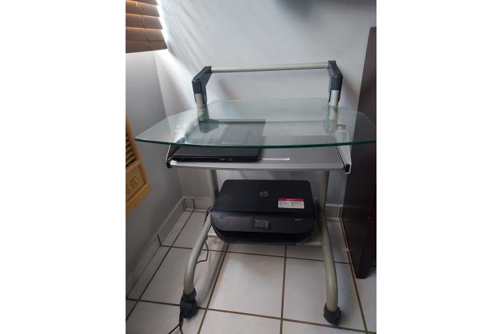 Escritiorio en metal y cristal