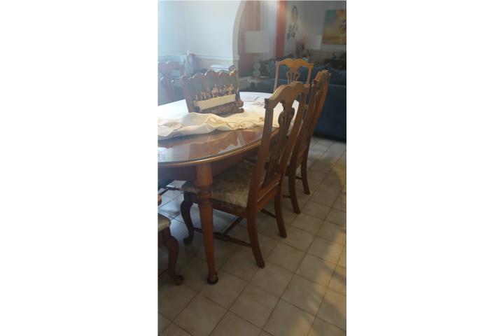 Juego de comedor y chinero