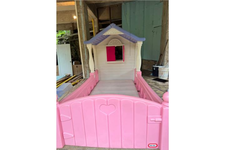 Casa cama Barbie de niña