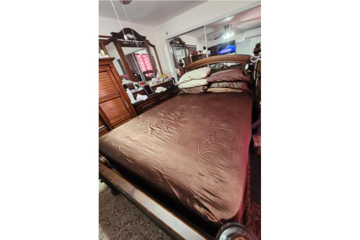 Cama queen de madera, Puerto Rico