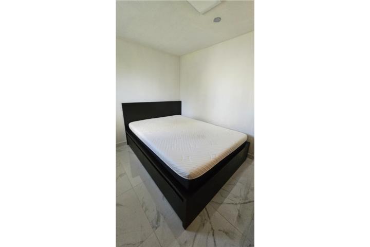 Cama Malm Queen con mattress $500 OMO