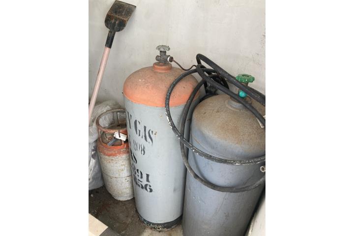 2 tanques de Gas Propano 100lbs,otro 50lbs, Puerto Rico