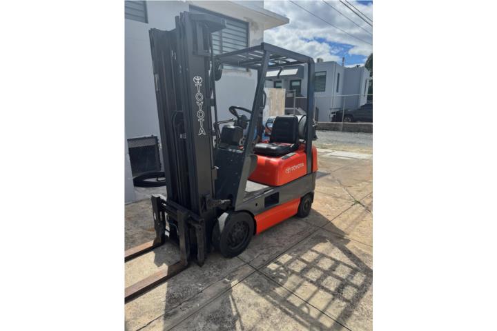 Toyota 3000 lb Forklift with Side Shift - Used