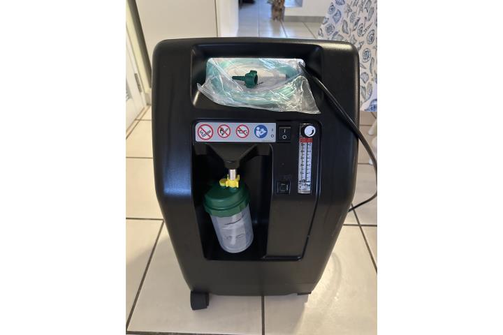 DeVilbiss Nebulizer Machine - Like New, Black Plastic Body