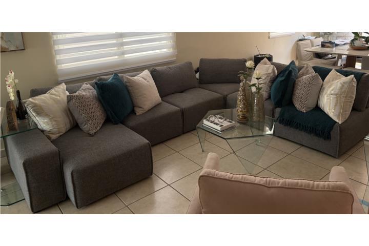 Mueble seccional gris, Puerto Rico