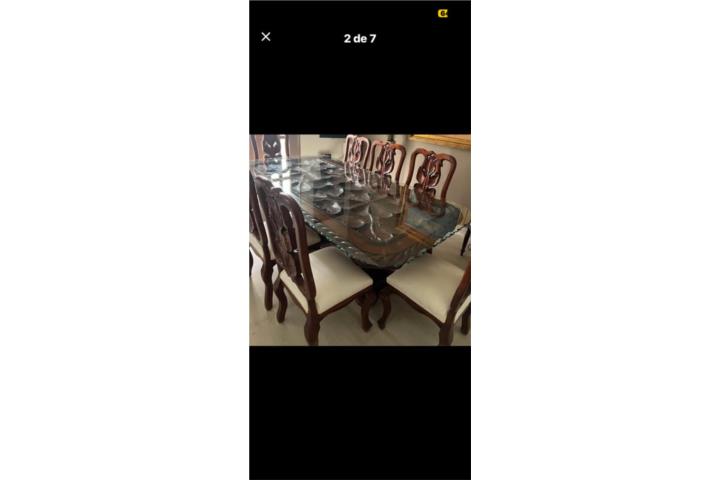 Comedor MADERA TALLADA Y CRISTAL 8sillas $850, Puerto Rico