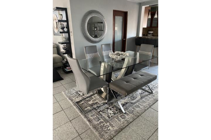 Juego de comedor Excelente condiciones $400, Puerto Rico