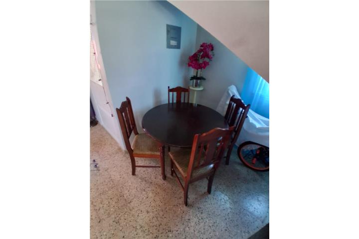 Juego de comedor redondo, Puerto Rico