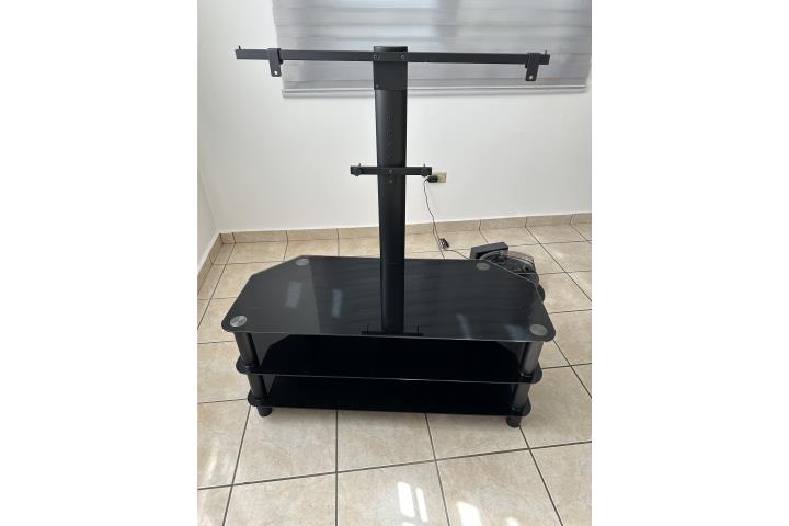 Mesa para TV, como nueva $60, Puerto Rico