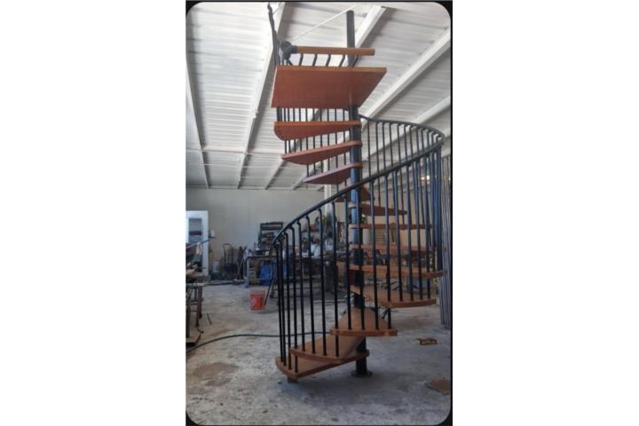 ELEGANTE ESCALERA EN ESPIRAL MADERA Y METAL, Puerto Rico