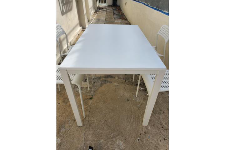 Mesa y 4 sillas, Puerto Rico