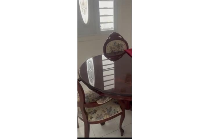 Juego Victoriano Comedor, Puerto Rico