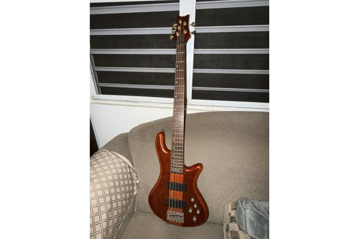 Bajo de 5 cuerdas, Puerto Rico