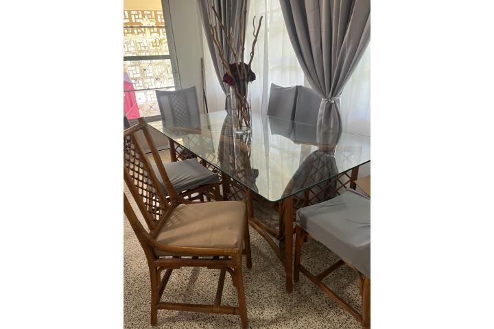 Juego de comedor con chinero, Puerto Rico