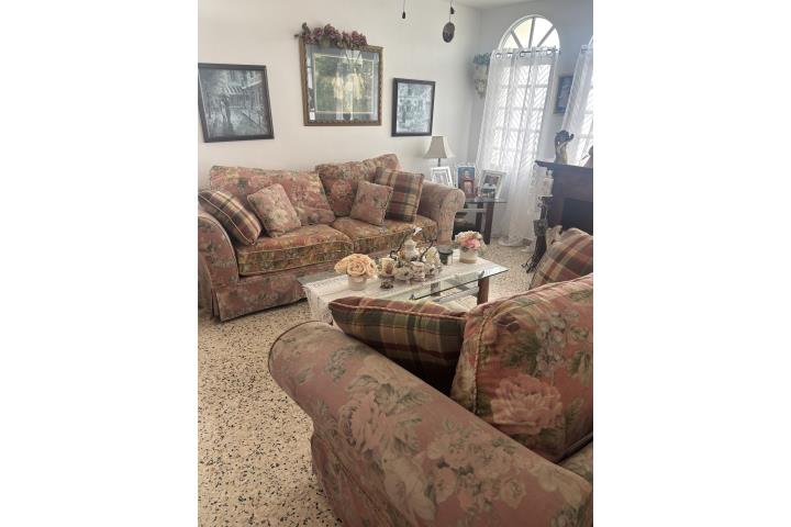 Se vende juego de sala vintage de flores y ac, Puerto Rico
