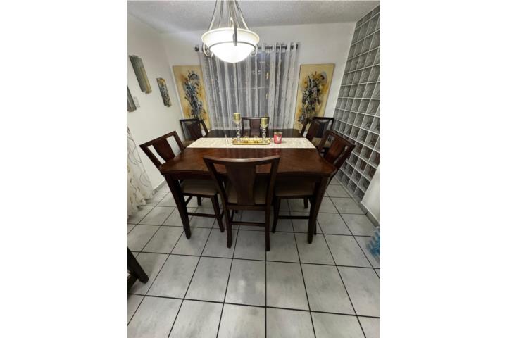 Comedor de 6 sillas cuadrado en madera solida, Puerto Rico