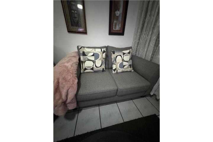 love seat gris  con mesa de centro , Puerto Rico