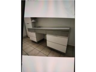 Escritorio/Gavetero $175 madera buena , Puerto Rico