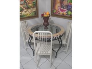 Mesa con Sillas, Puerto Rico