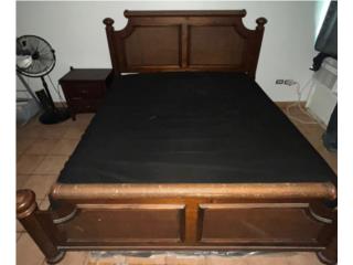 Juego de cuarto en madera, King, $475, Puerto Rico