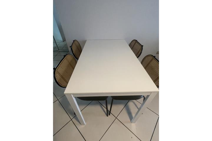 Mesa Comedor y Sillas, Puerto Rico