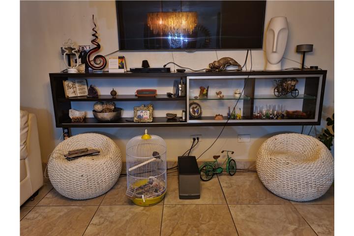 MUEBLE DE PARED EXCELENTE CONDICION KOPER, Puerto Rico