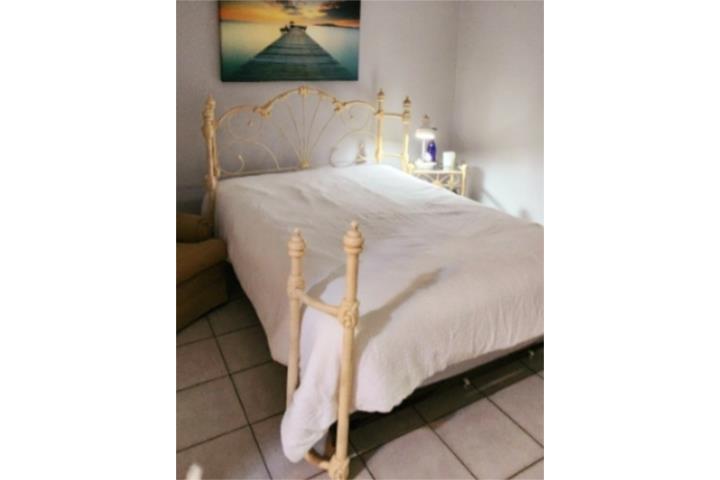 Cama de hierro Queen, Puerto Rico