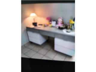 Escritorio/Gavetero madera buena , Puerto Rico