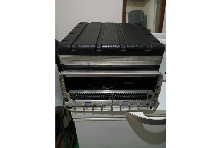 Rack para mixer ecualizado crossover, Puerto Rico