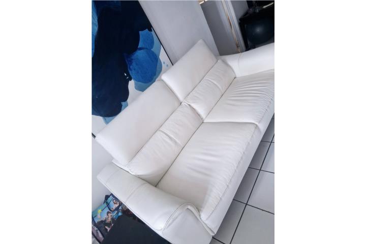 Sofá y Love Seat en piel blanco, Puerto Rico