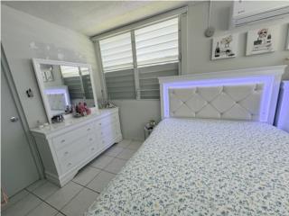 Juego de cuarto blanco de Rooms to go, Puerto Rico