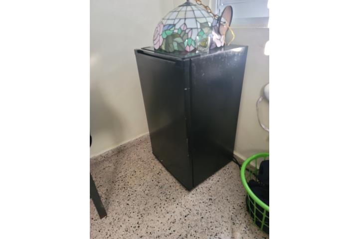 Nevera con frezzer 100 o mejor oferta, Puerto Rico