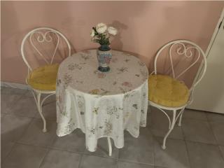 VENDO MESA REDONDA CON 2 SILLAS $75, Puerto Rico