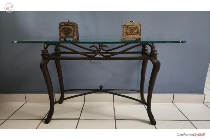 Mesa de Entrada de Hierro y Cristal, Puerto Rico