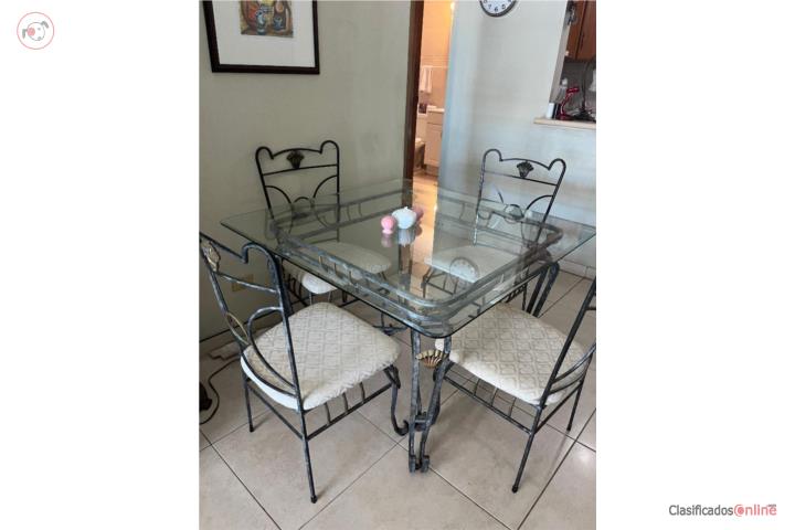 Mesa en Cristal, 4 sillas; Lav. y Secadora, Puerto Rico