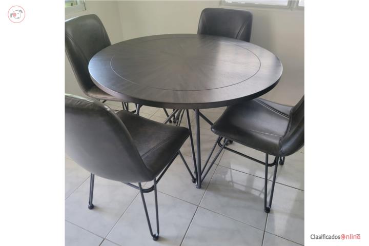 MESA DE COMEDOR CON 4 SILLAS COMODAS Nuevo, Puerto Rico
