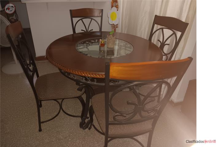 Juego de comedor y love seat, Puerto Rico