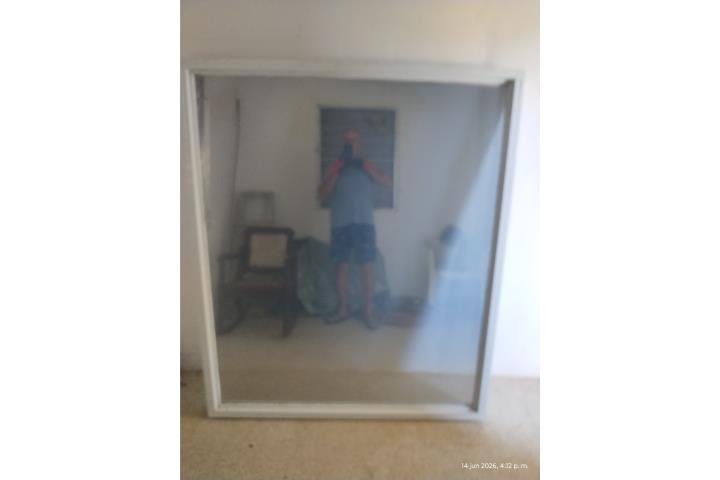 Se vende ventana de cristal , Puerto Rico