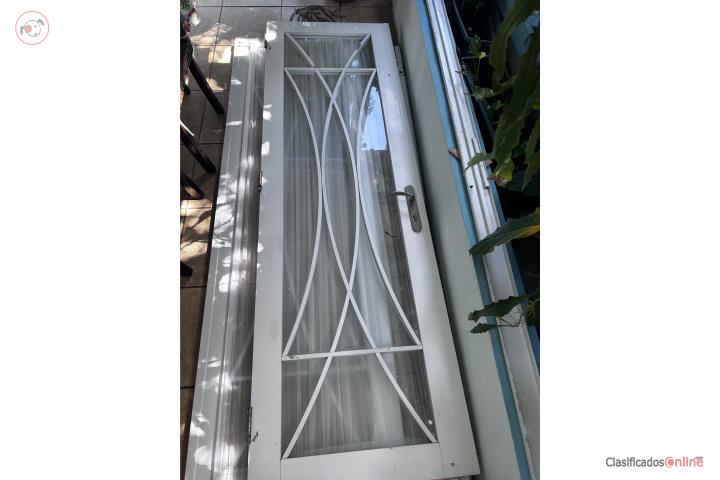 Puerta Aluminio Blanca, Puerto Rico