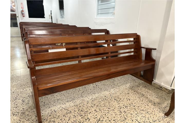 16 Bancos en caoba, Puerto Rico