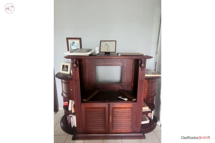 Se vende mueble de tv en madera, Puerto Rico