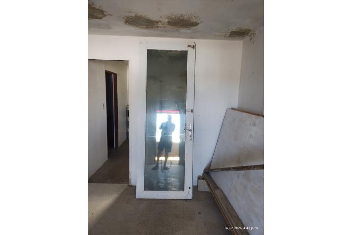 Puerta de cristal , Puerto Rico
